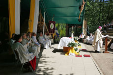 Festgottesdienst zum 1.000 Todestag des Heiligen Heimerads auf dem Hasunger Berg (Foto: Karl-Franz Thiede)